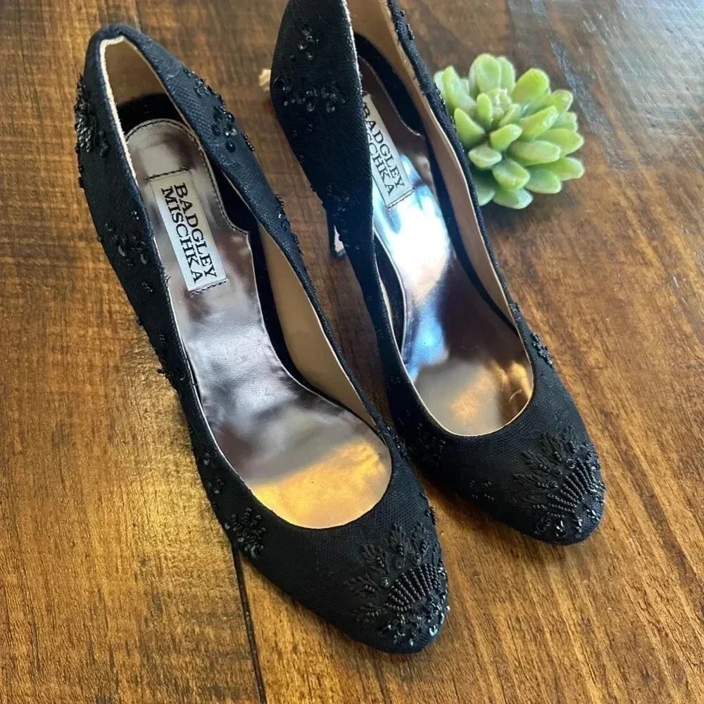 Badgley Mischka | Black Sanoma Beaded Lace Pumps - Picture 4 of 10
